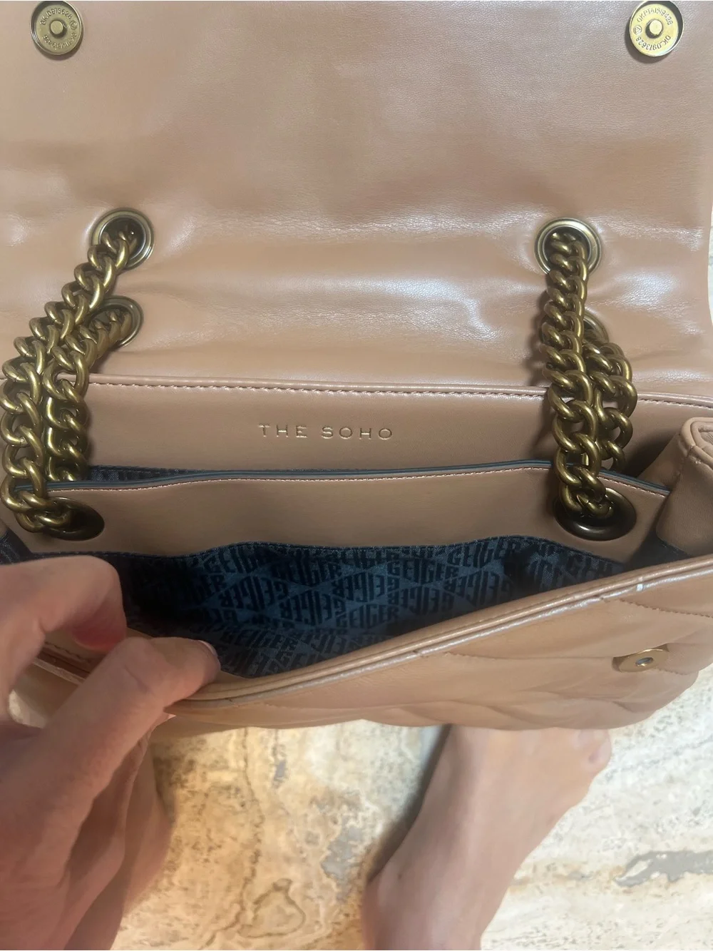 SoHo Large Kensington Purse